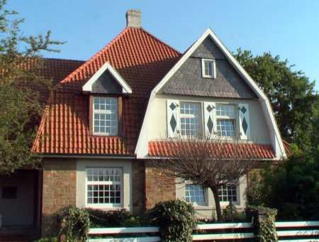Ansicht des Hauses von der Straße aus